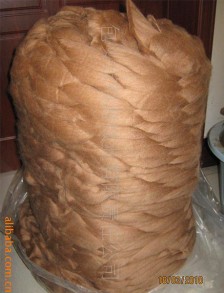 提供駝絨精梳和半精梳毛條，可用于毛紡企業純紡和與其他纖維混紡，織造面料，呢絨，針織品。